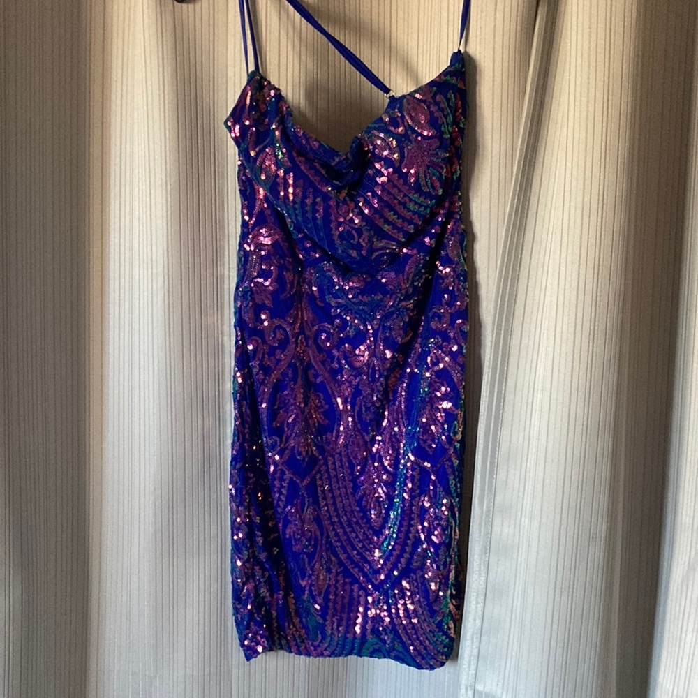 Sparkly Windsor Homecoming Dress!